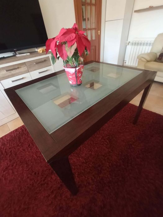 Mesa em madeira com vidro