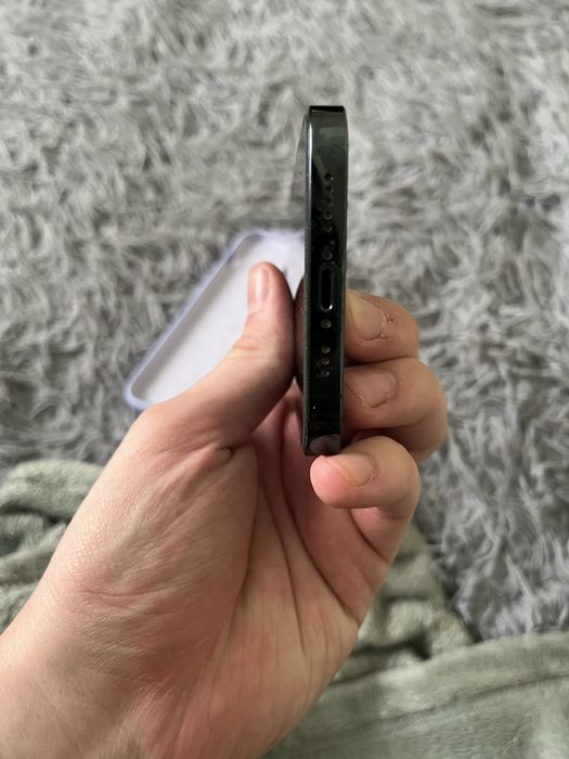 Айфон 12 про. 77 батарея