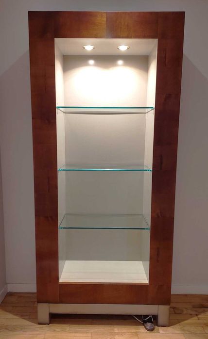 Cristaleira estilo colonial