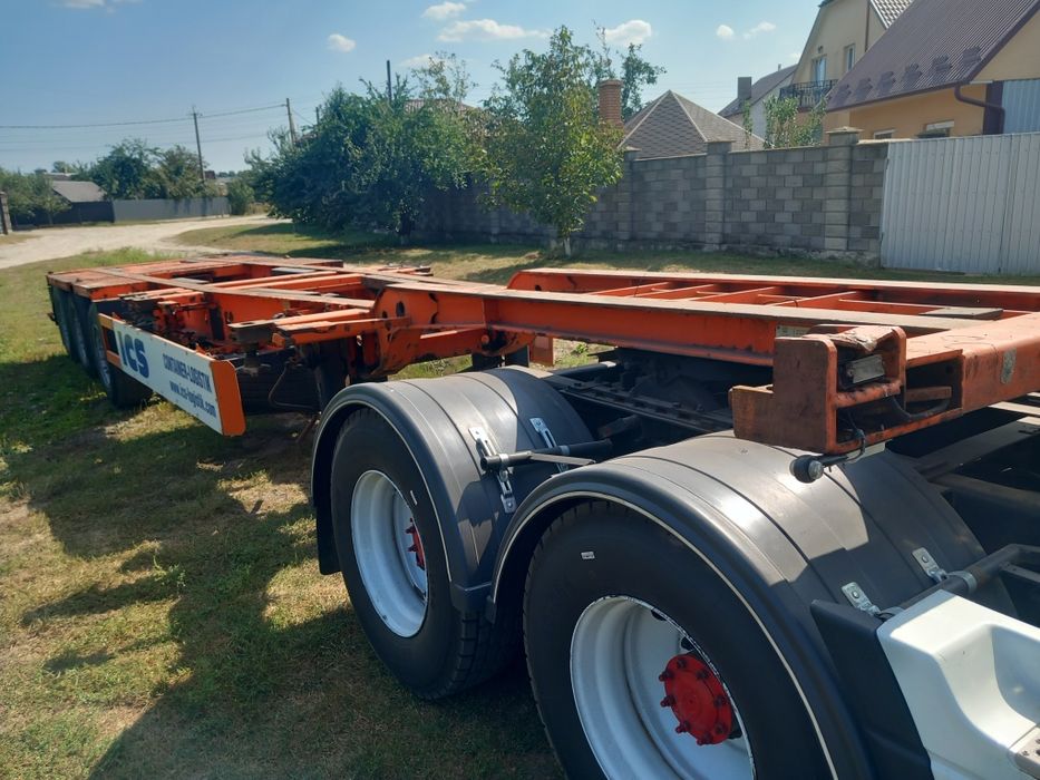 Контейнеровоз напівпричіп.