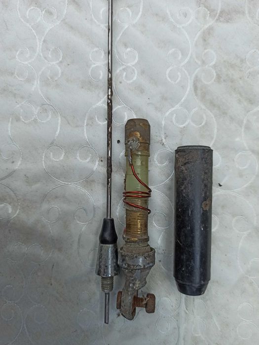 Продам полуволновую атомобильную СВ антену без кабеля 140 см