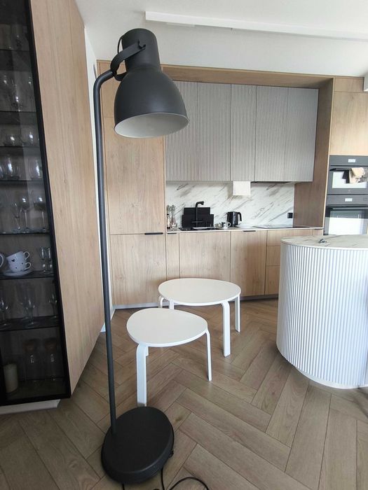 2 stoliki kawowe  Ikea plus lampa gratis