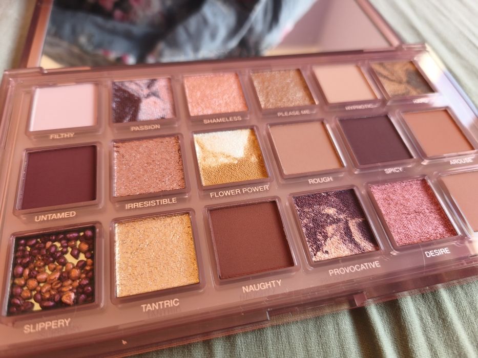Paleta Huda Beauty Naughty