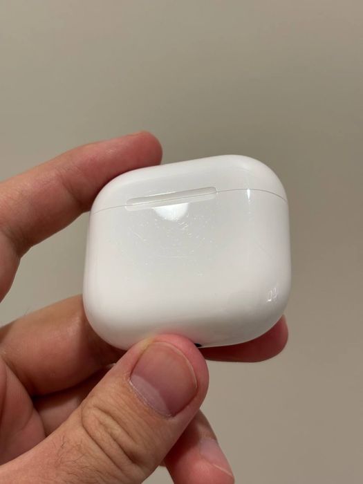 Etui ladujace airpods 4 Bez ANC