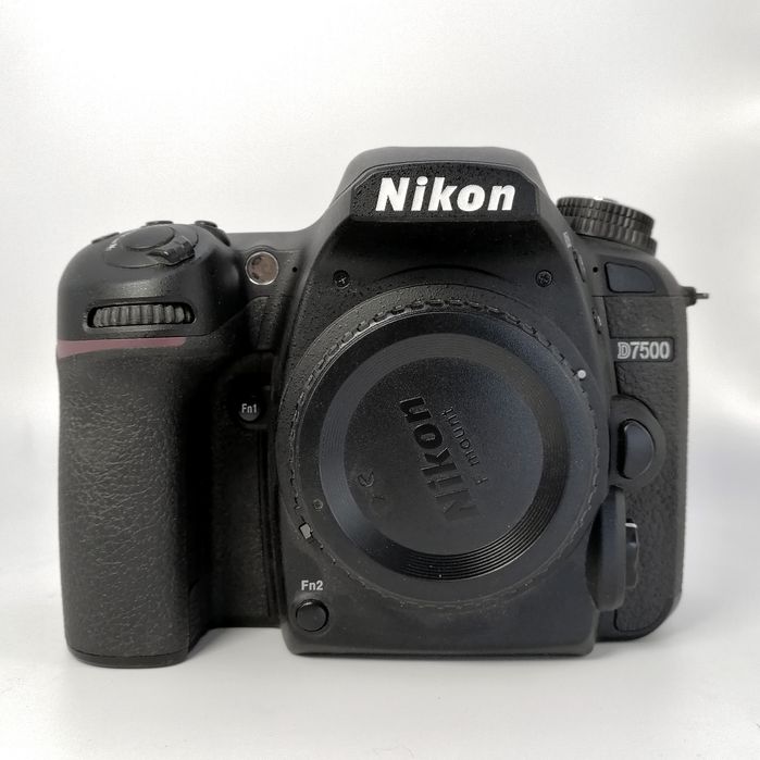 Máquina Fotográfica Nikon7500 (corpo)