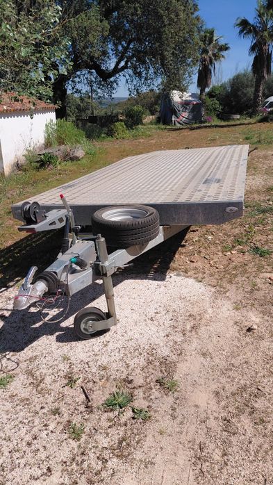 Comprimento: 5,50. Peso bruto: 3,500. Ano de fabricação: 2025.