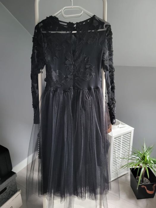 Czarna sukienka mini koronkowa tiulowa