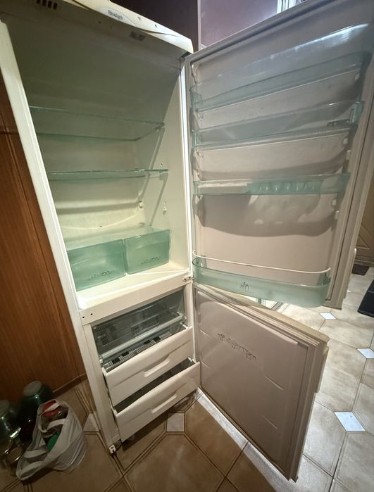 Холодильник Snaige