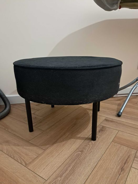 Pufa okrągła czarna