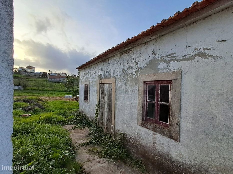 Moradia e 2 Armazéns em A-dos-Francos