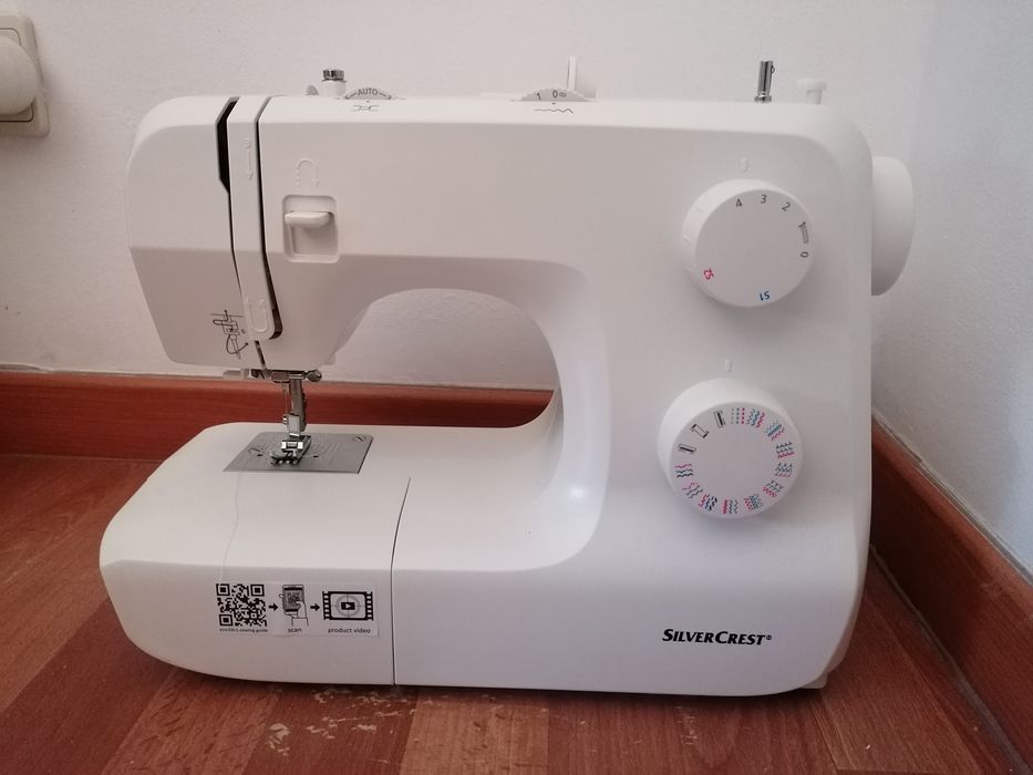 Máquina de costura + Mala de transporte