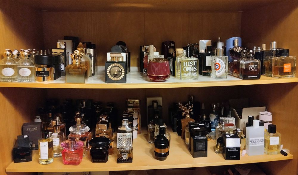 Розпив парфумерії.