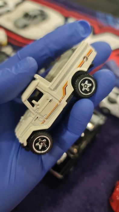 Hot WHEELS Mainline - TH Toyota Land Cruiser Treasure Hunt