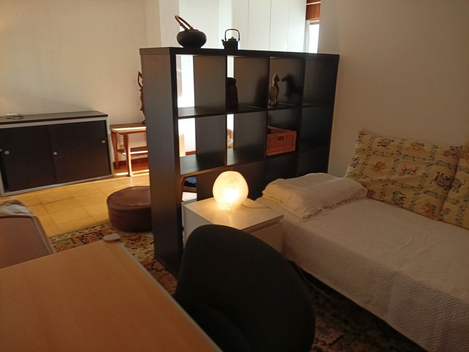 Alugo espaço com WC privado