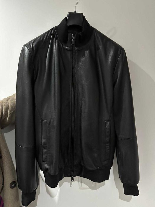 Casaco em pele. Armani