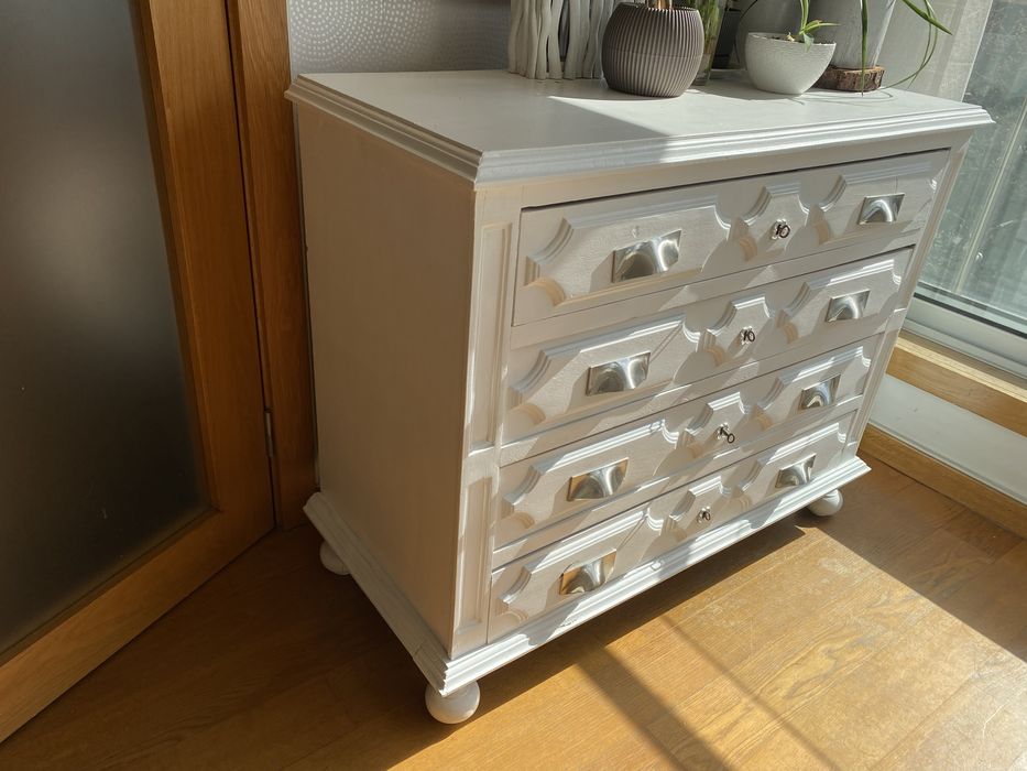 Comoda antiga em otimo estado- Novo Preço