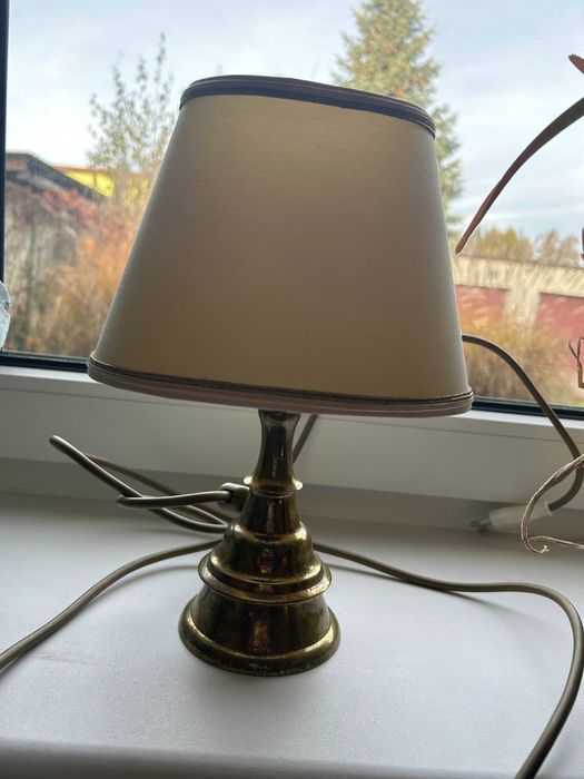 Zabytkowa antyczna mała lampa na komode