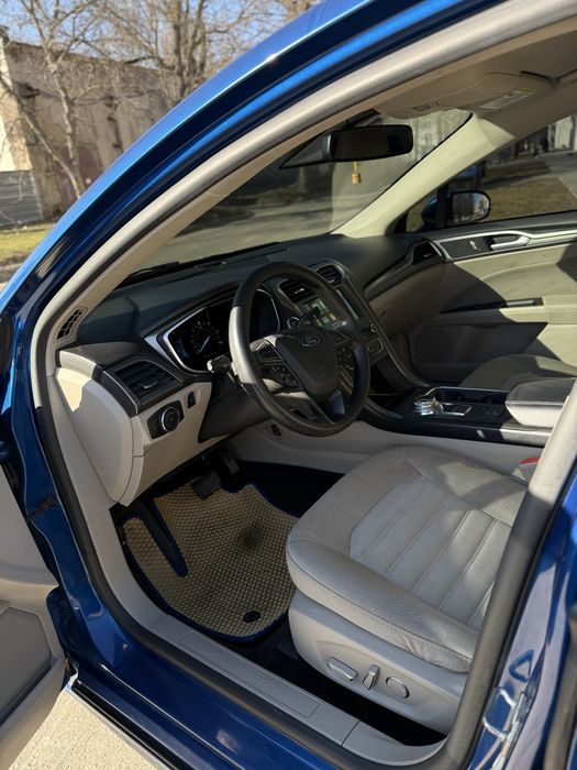 Ford Fusion Hybrid 2017 SE