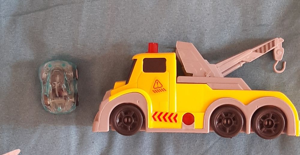 Игрушки,машинки,пятнашки,рыбка,зубные щетки