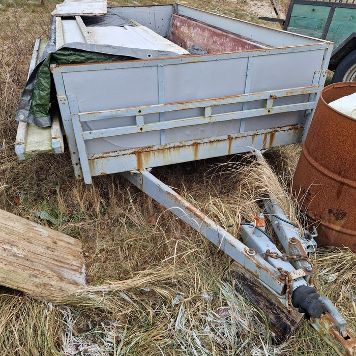 Sprzedam przyczepke dwuosiową 305x150x40 zarejestrowana .