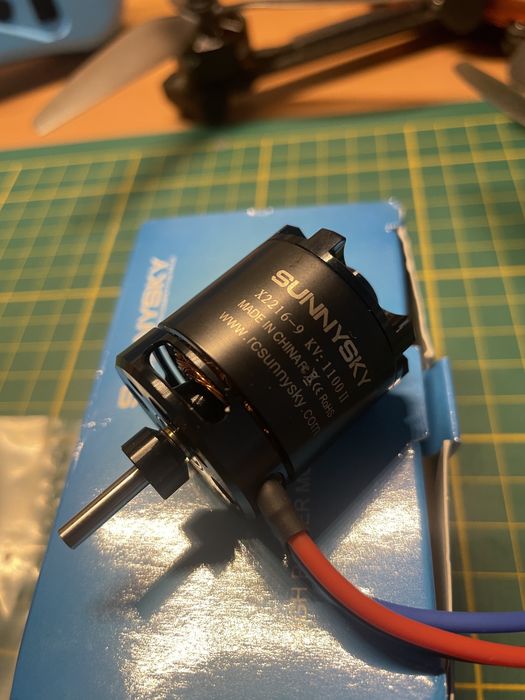 Silnik Sunnysky X2216 KV1100 II wersja L z długim wałem