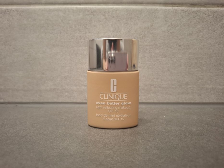 Podkład Clinque Even Better Glow