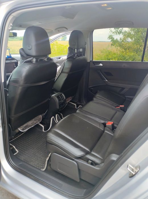 Автомобіль Volkswagen Touran