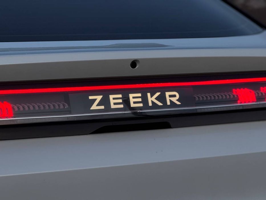Zeekr 001 2024 стильный электрокар