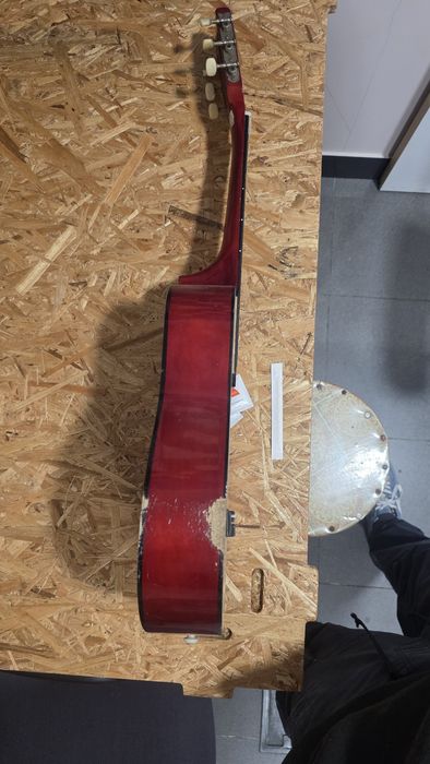 Guitarra sem cordas486286087140167683