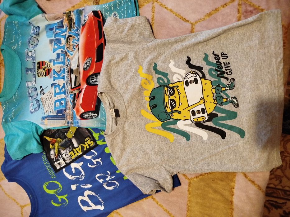 Футболки в гарному стані