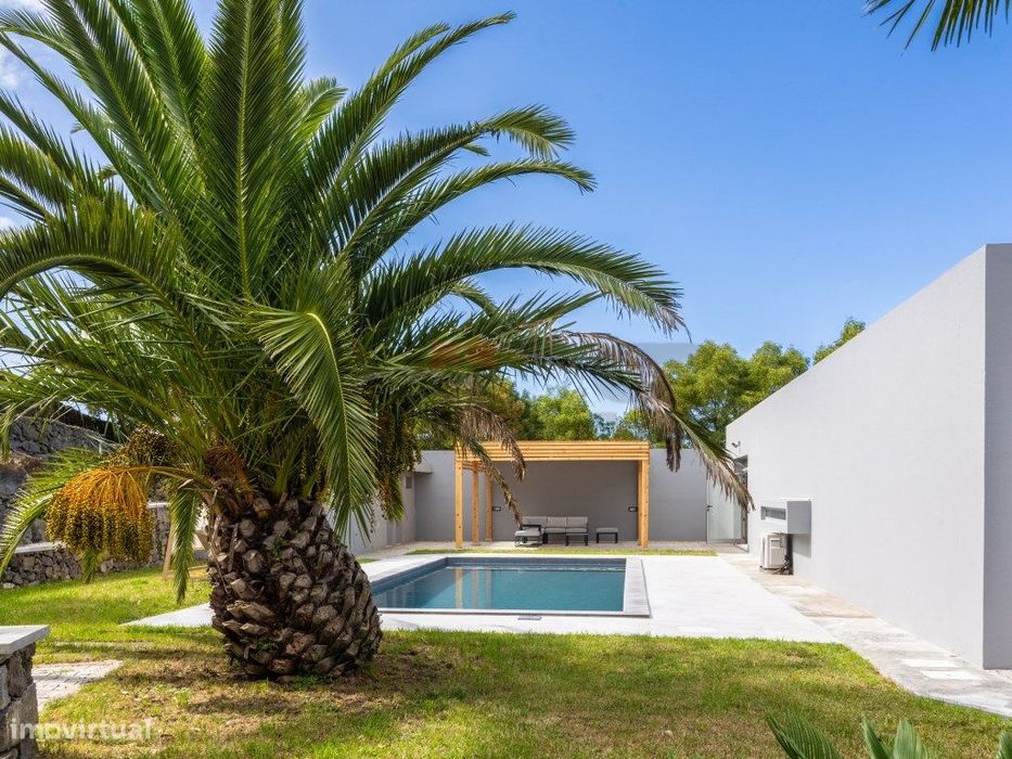 Moradia Térrea de Luxo com 4 Suites e AL de Alta Rentabilidade