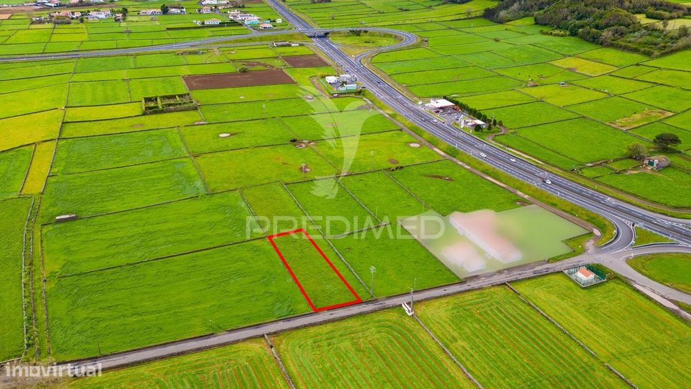 Terreno Plano com Excelente Localização Entre as Duas Cidades da il...