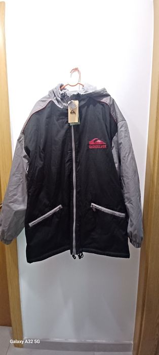 Casaco original Quicksilver tamanho L .Novo