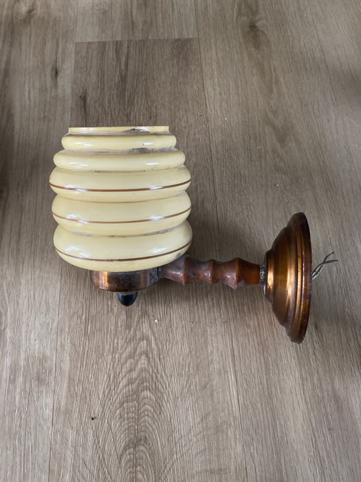 Żyrandole, lampy wiszące, kinkiety