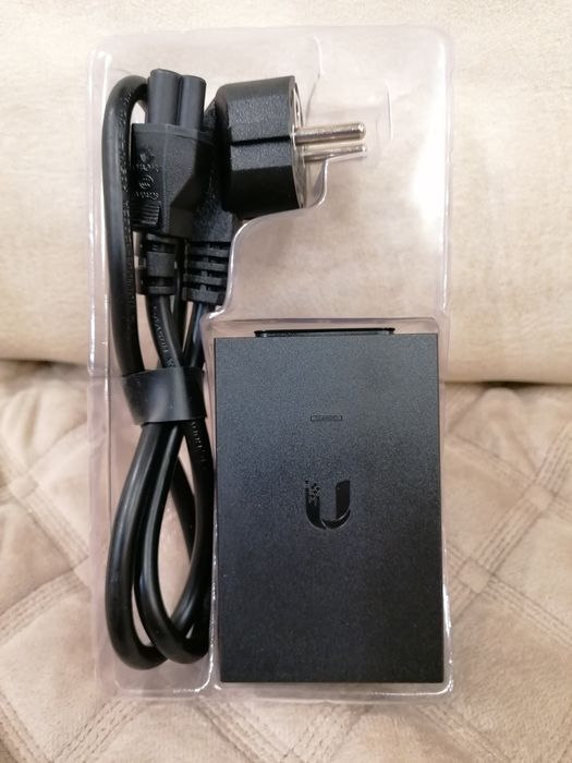 Адаптер Power over Ethernet (PoE) виробництва Ubiquiti Networks.