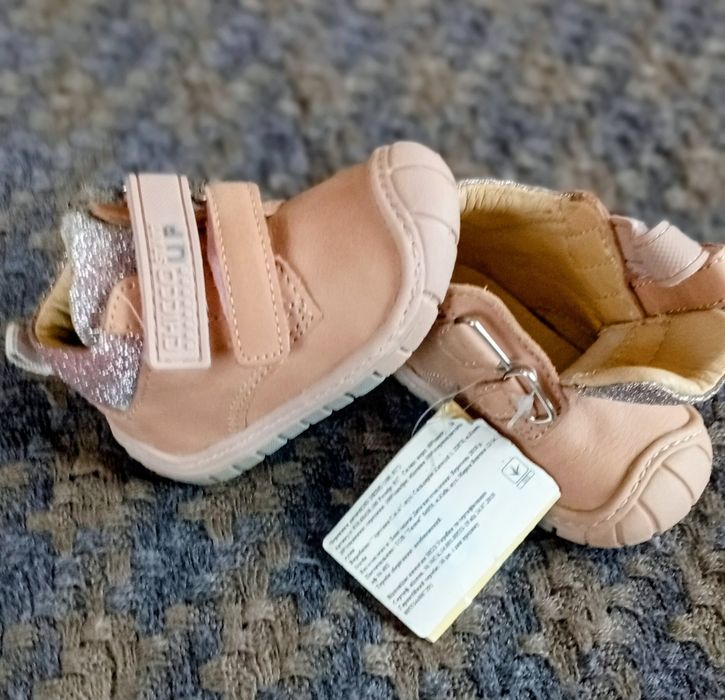 Дитяче взуття для перших кроків, розмір 17.