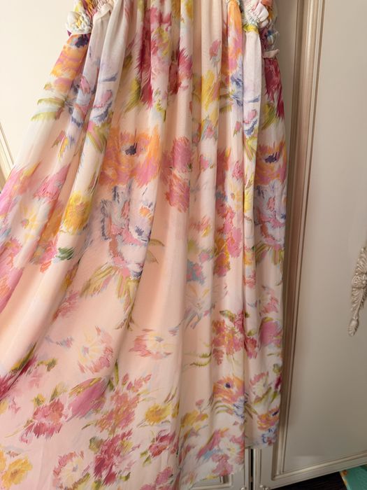 Сукня zara у квітковий принт.