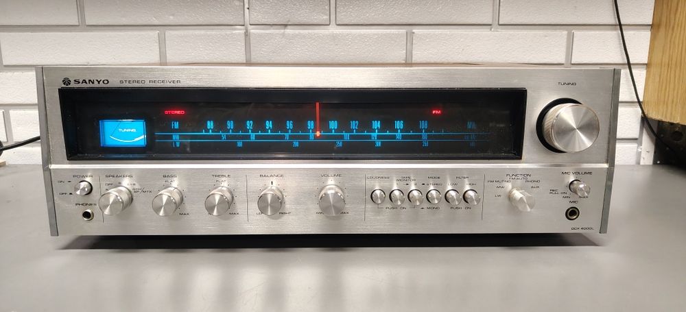 Amplituner SANYO DCX-4000L. Vintage