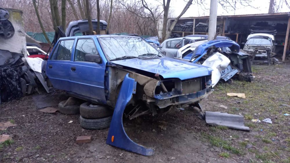 Розборка стопи фари Dacia logan  sandero  solenza 2003-2012