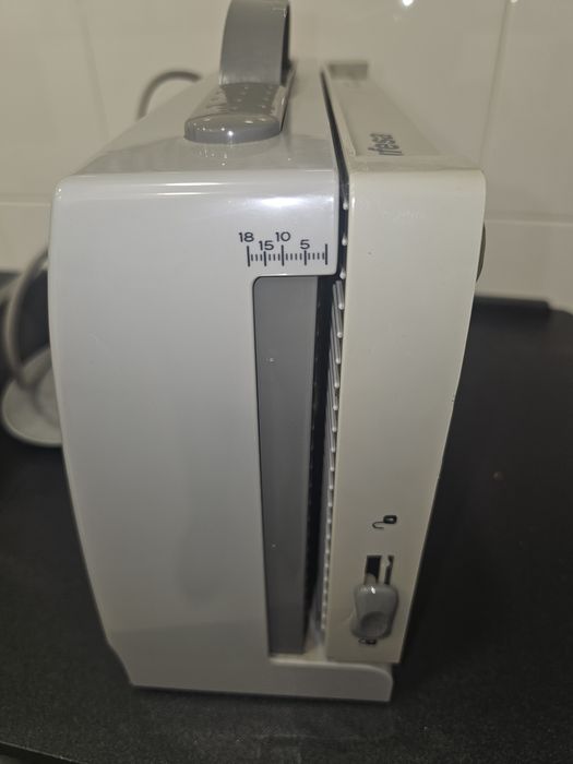 Maquina elétrica de cortar fiambre e queijo