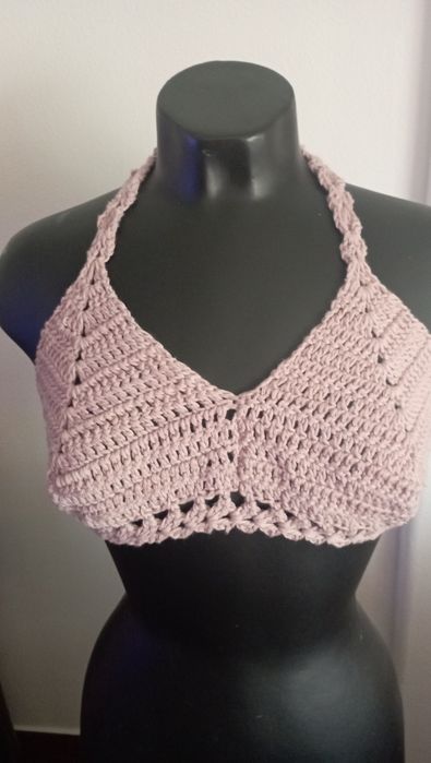 Top , soutien e boinas, feito a mão, em crochet , linha algodão.