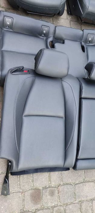 Mazda cx-30 komplet siedzeń skórzanych