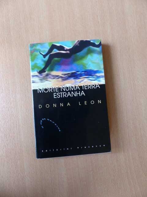 Morte Numa Terra Estranha de Donna Leon