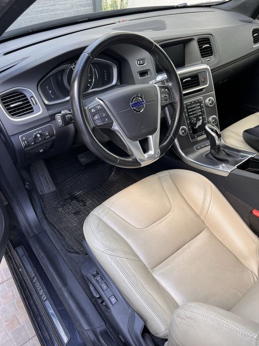 Volvo v60 D6 2015 de Dezembro
