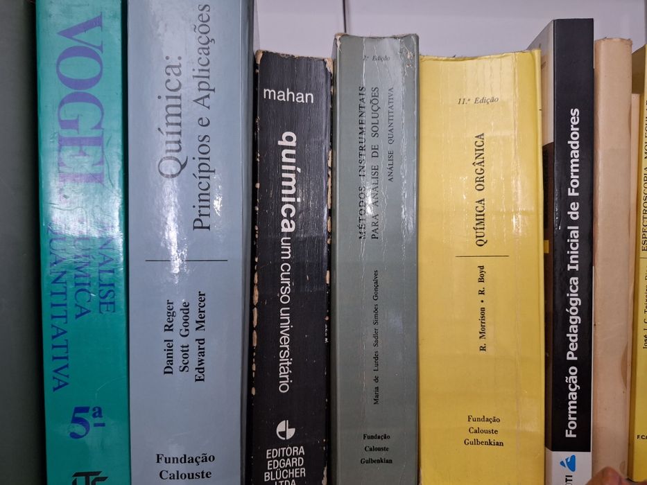 Livros universitários de química e bioquímica