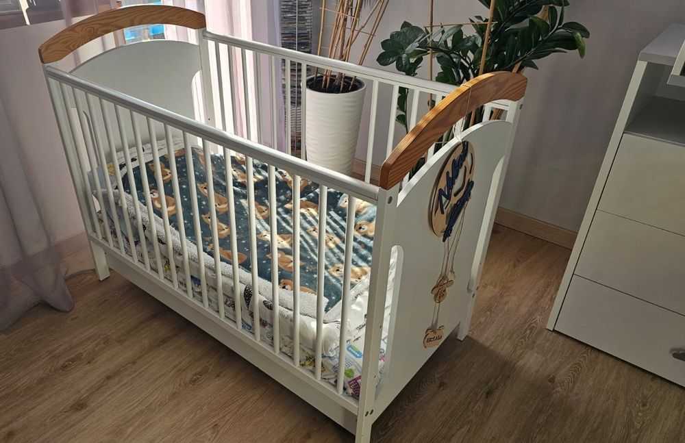 Łóżeczko drewniane dziecięce