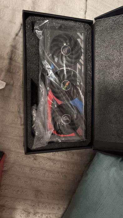 motherboard ASUS ROG MAXIMUS Z890 EXTREME.ROG Strix GeForce RTX 4070Ti 12GB GDDR6X