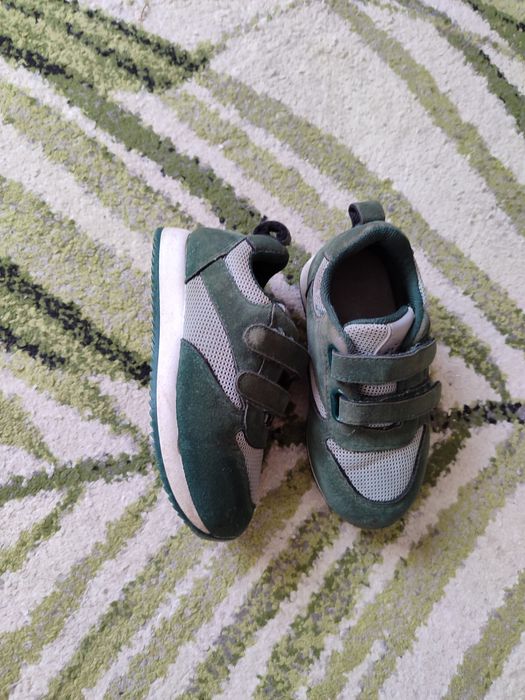 Adidaski na rzepy r.25