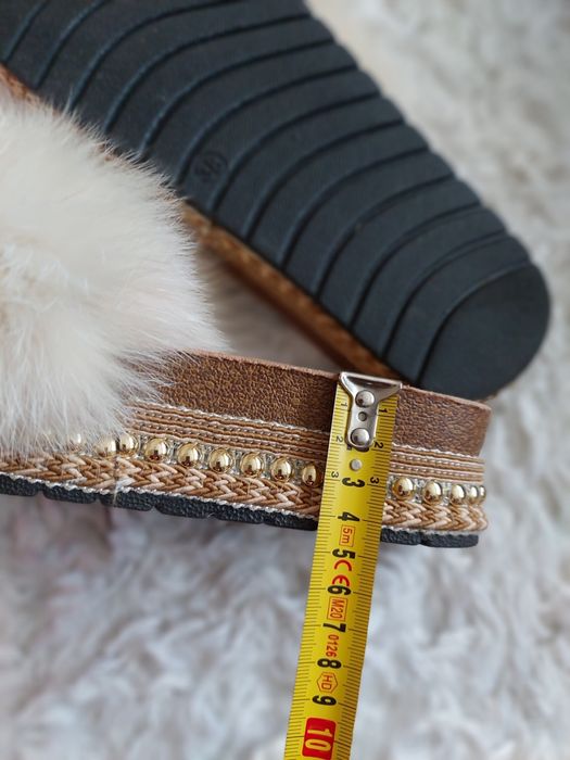 Nowe klapki z futrem lisa