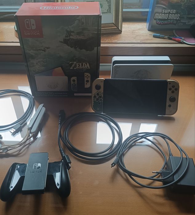 Nintendo Switch OLED Zelda Tears Of The Kingdom + 128GB micro SD